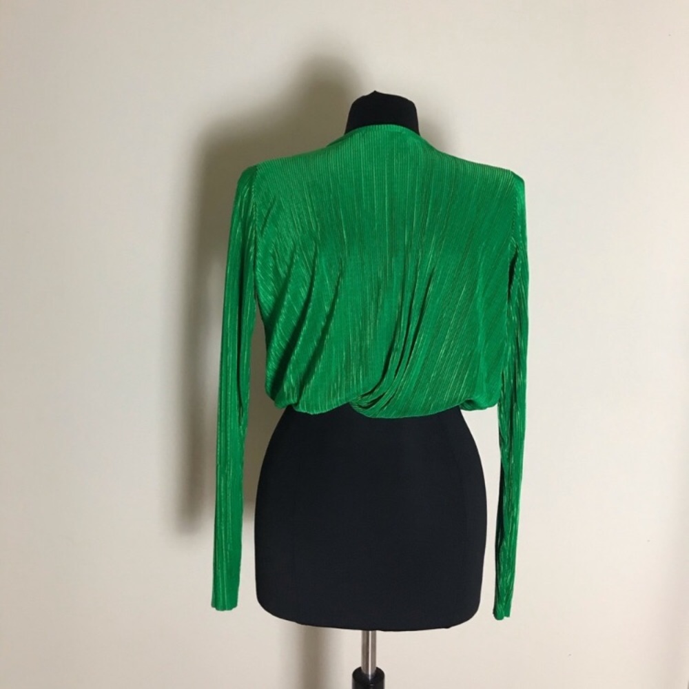 Green top - Picture 2 of 3